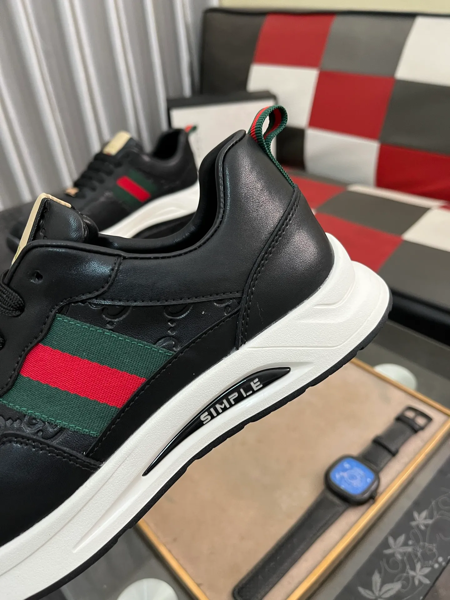 Men's shoes💰420⌚️⌚️[GUCCI] Gucci men's casual shoes are absolutely popular🔥The ultimate matching item for trendy men! The charm of super texture is unstoppable. This is the main recommendation. The upper is made of high-quality cowhide, with pig lining feet and wear-resistant rubber sole. It is noble and elegant! Extremely comfortable🎁🎁You can be as handsome as you want💪 Size 38-44! 2️⃣colors available
